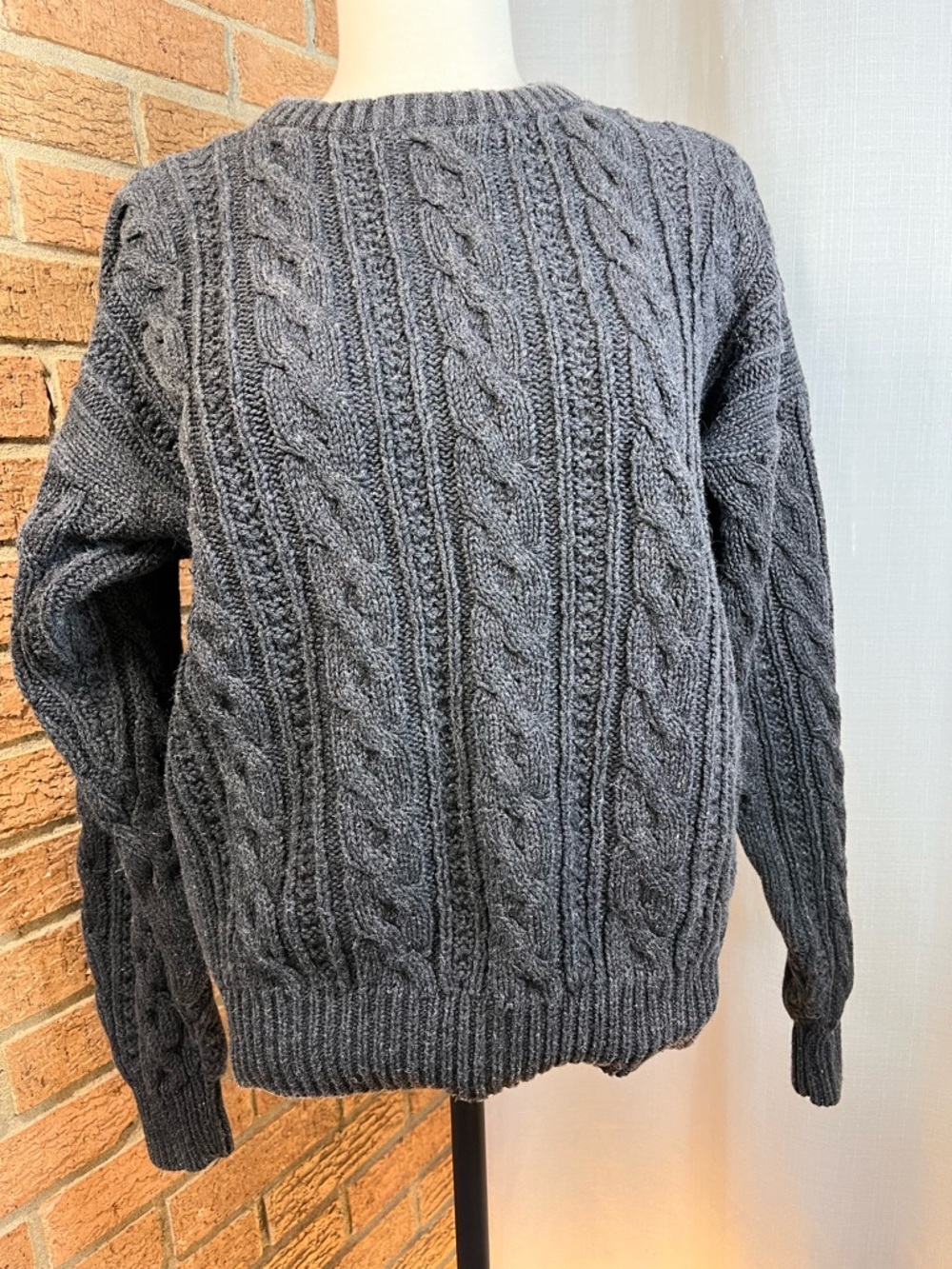 AMERICAN EAGLE OUTFITTERS Classic Cable Knit Cotton Crewneck Sweater
